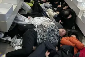 （屏山时评）游客挤在公厕之困需多方求解图片