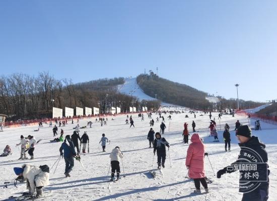 雪假“燃”动庙香山！亲子冰雪热潮解锁冬日欢乐
