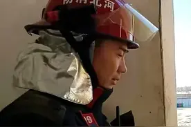 为救人智力退回3岁消防员现状：能正常与人交流，自己做家务图片