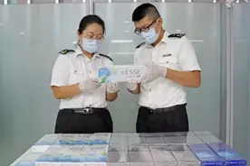 果然视频|行李箱塞满烟，旅客未申报带1.2万支卷烟进境被查图片