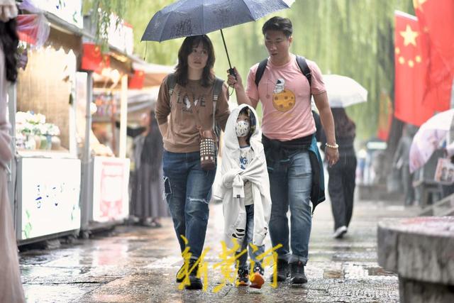 国庆中秋假期，济南30家景区累计接待游客403.47万人次，实现营业收入超1.3亿元