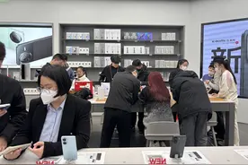 实探|国补首日手机品牌门店客流量翻倍，部分线下店还在等审批图片