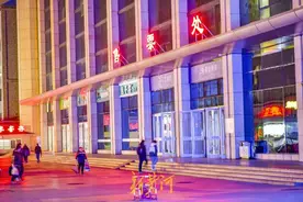 网络购票、刷身份证进站！如今火车站这里难见长龙景象 | AI播泉城图片