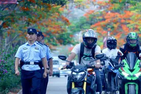 为游客提供免费停车、卫生间、热水等服务，云南这个派出所“火”了图片