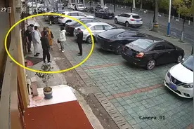 关门上锁的足浴店，为何每天人来人往？图片