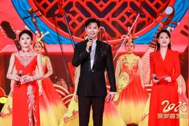 2025贺岁曲艺晚会今晚开播 冯巩亮相“想死你们了”！图片