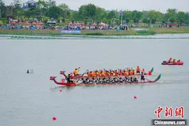 湖北省龙舟公开赛开幕 45支队伍竞渡迎端午图片