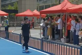 中考首日语文考试结束 作文关于脚踏实地青春奋斗，文言文有一定难度图片