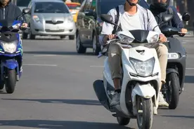 骑电动车不戴头盔将被通报到单位？江苏仪征：仅针对公职人员图片