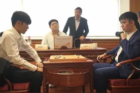 应氏杯围棋世锦赛16强赛，柯洁领衔中国队5人进8强，“韩国第一人”申真谞出局图片