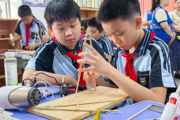 “鑫利华杯”西乡塘区青少年科技运动会成功举办