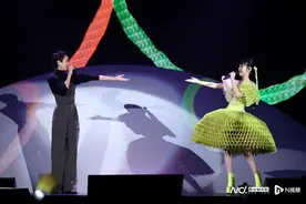 炎明熹个唱梁咏琪惊喜亮相，大小Gigi合唱《我钟意》图片