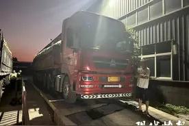 “百吨王”安装翻牌器，被交警识破图片