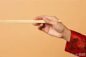 月薪三万招服务员！内地餐饮扎堆赴港开店，能把价格打下来吗？图片