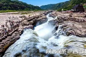 黄河壶口瀑布再现“清瀑飞流 双架彩虹”奇观图片