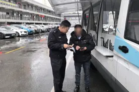 “流动车管所”进社区 重庆大渡口公安便民服务获赞誉图片