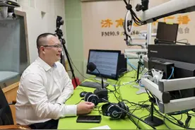 太平人寿济南中支总经理金鲁强做客直播节目，共话“保险让生活更美好”图片