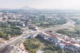 甬莞高速天宝互通引路路边至塔尾段通车图片