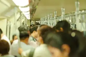 地铁上遇到“咸猪手”，该怎么做？图片