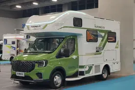 多品牌房车广州车展让利促销，消费年轻化，升顶房车受关注图片