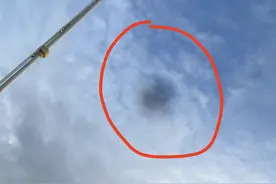 苹果15pro用俩月镜头出现黑斑，消费者维修时遇霸王条款图片