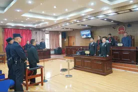 男子酒后从楼上扔下花盆，被判高空抛物罪拘役4个月，并在步行街张贴道歉信图片