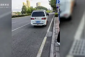 打电话聊微信！司机高速上单手“狂飙”，乘客一路提心吊胆……图片