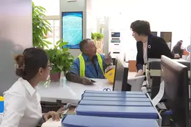 济南高新区：“五心”服务惠民生 群众满意在窗口图片