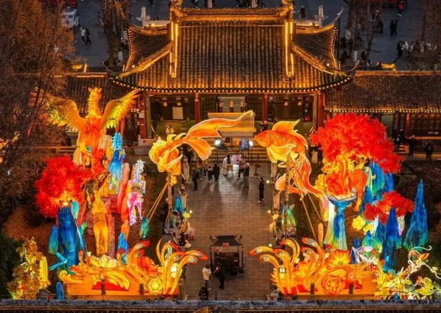 四十届华彩，一盏秦淮灯，点亮南京年味“顶流”！（内含福利~）