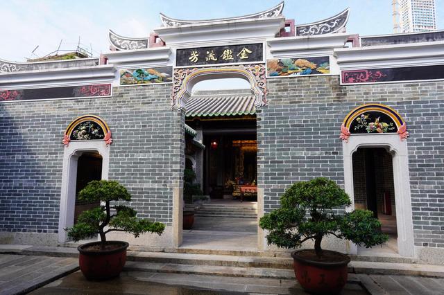 这堂“深圳历史课”不在教室！尹昌龙街头开讲，深圳读书月首场走读活动圈粉无数