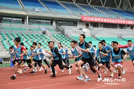 体育中考遇到降雨怎么办？市教育局回应：考生可自主选择正常考或补考图片