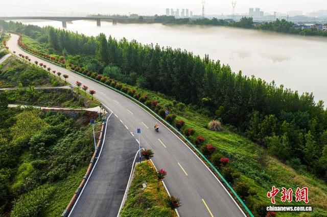 湖北宜都：雨后清江雾似纱景如画