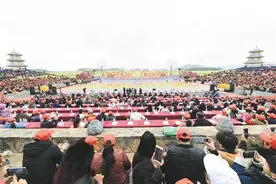 旅游搭台唱民族团结进步大戏图片