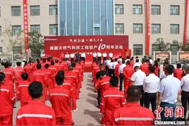 新疆南疆天然气利民工程投产10年 村民富裕环境更美图片