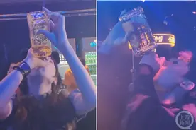 沈阳酒吧一对男女拼酒“一口闷”双双倒地，工作人员：只是喝多了，人没事图片