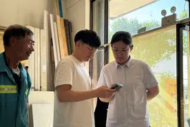 齐鲁银行李沧支行驻点服务解民忧 助力社区房产证集中办理图片