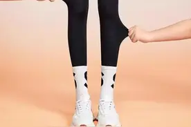 气温下降，“鲨鱼裤”受热捧？ 医生提醒：穿着需谨慎，谨防皮肤病图片