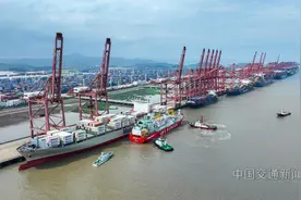 加注装卸同步进行图片