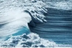 海啸已抵日本冲绳，预计浪高3米，居民往高处避难图片