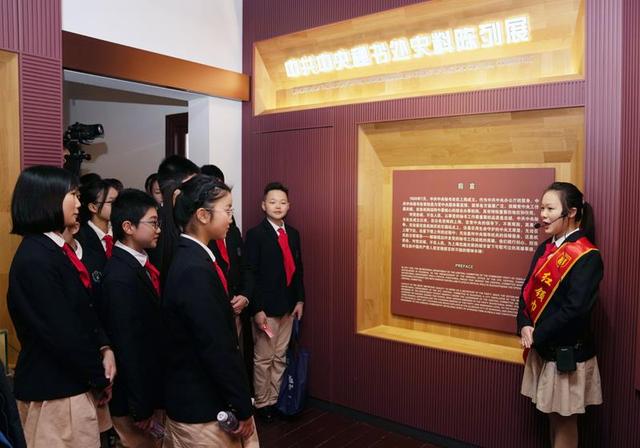 时政微观察丨浇花浇根 育人育心