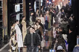 四季青服装特色街区助力杭州打造“新时尚之都”图片