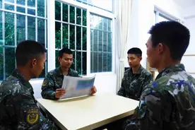 活用“三个半小时”为官兵思想“蓄能充电”图片