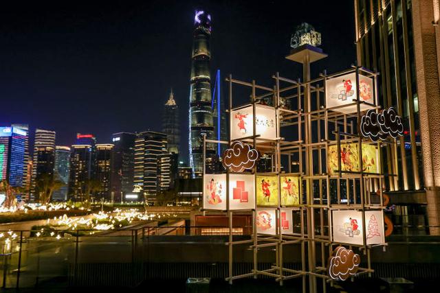 豫园灯会：从九曲桥畔的“山海旷野”，到外滩江岸的现代风华！六大灯区闪耀上海最正宗的“年味”路线|新春闹灯会·古镇过大年⑨