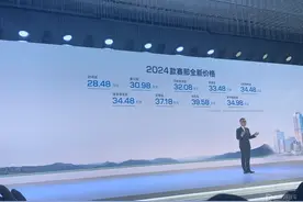 降价2.5万！新款丰田赛那上市！28.48万起！搭电四驱+8155芯片…图片