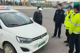 淮南一古稀老人开“老头乐”跑出租，居然还溜上了高速公路图片