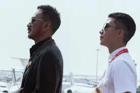 胡军带儿子看航展，“那个说要开战斗机的孩子长大了”图片