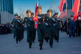 烟台大学举行“开学第一课”主题升旗仪式！图片