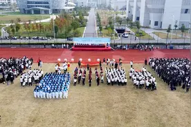 马鞍山师范高等专科学校第二十一届田径运动会开幕图片
