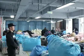热搜第一！7万件羽绒服含绒量0%！央视曝光造假链条，填充物竟是……图片