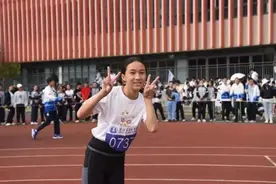 100米11秒56！初二女生勇夺世界级冠军图片